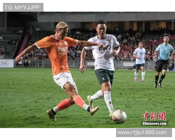 足球明星阵容合照展现球场魅力与团队精神的完美瞬间