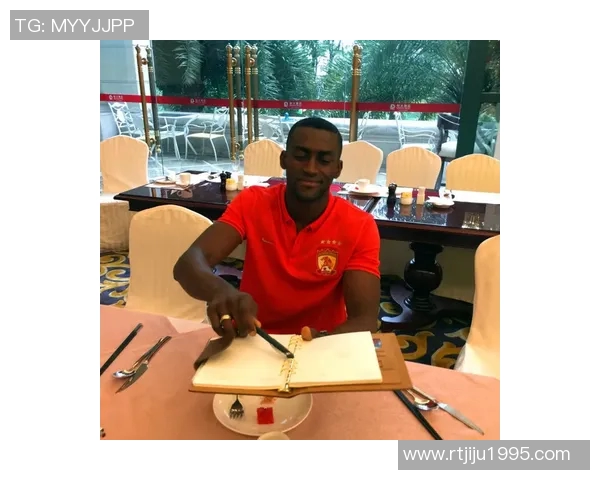 荷兰弟与足球明星的偶遇瞬间引发热议和粉丝狂欢 荷兰弟与足球明星的偶遇瞬间引发热议和粉丝狂欢