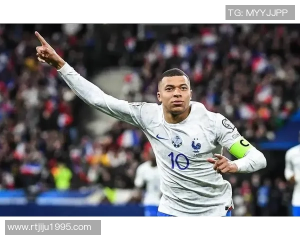 近期最受瞩目的足球明星盘点与表现分析 近期最受瞩目的足球明星盘点与表现分析