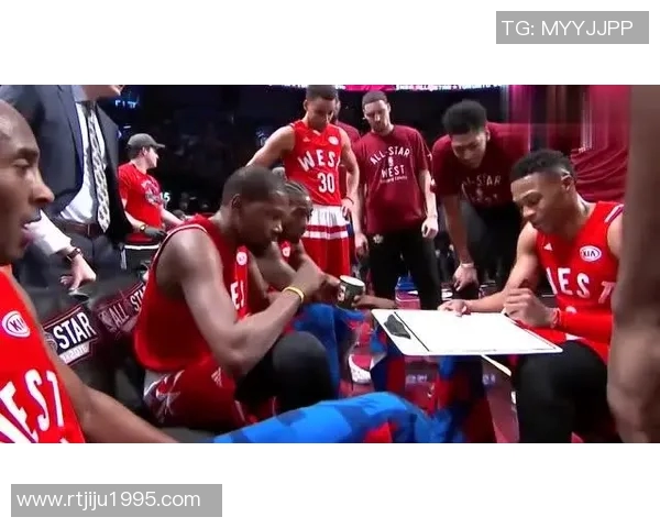 篮球场上的搞笑瞬间动图集锦让你捧腹大笑的明星球员趣事 篮球场上的搞笑瞬间动图集锦让你捧腹大笑的明星球员趣事